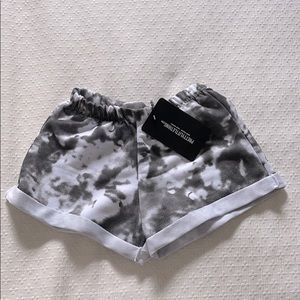 PrettyLittleThing Tie Dye Runner Short Size 00